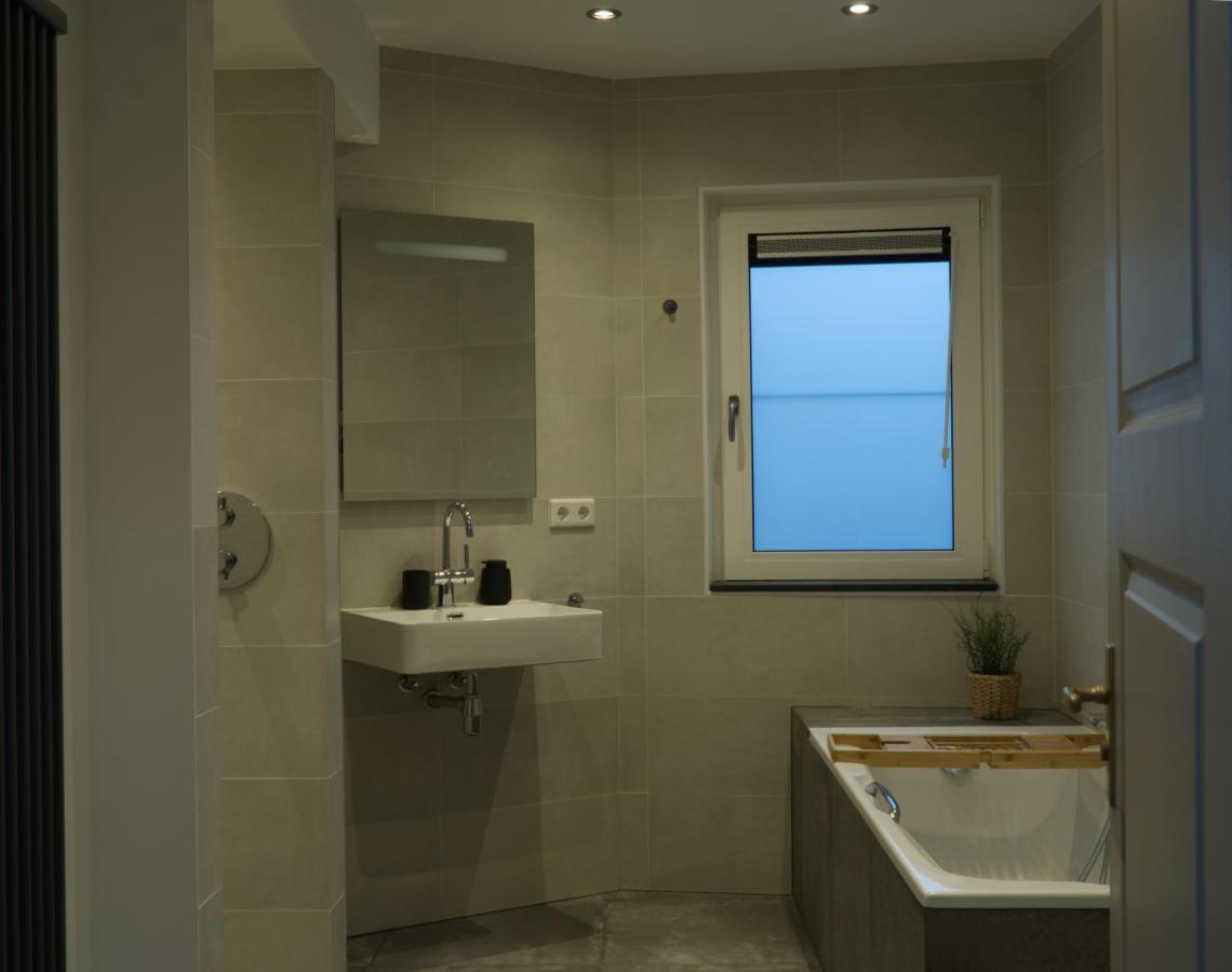 Bed And Breakfast Hans En Gridje Breda Bagian luar foto