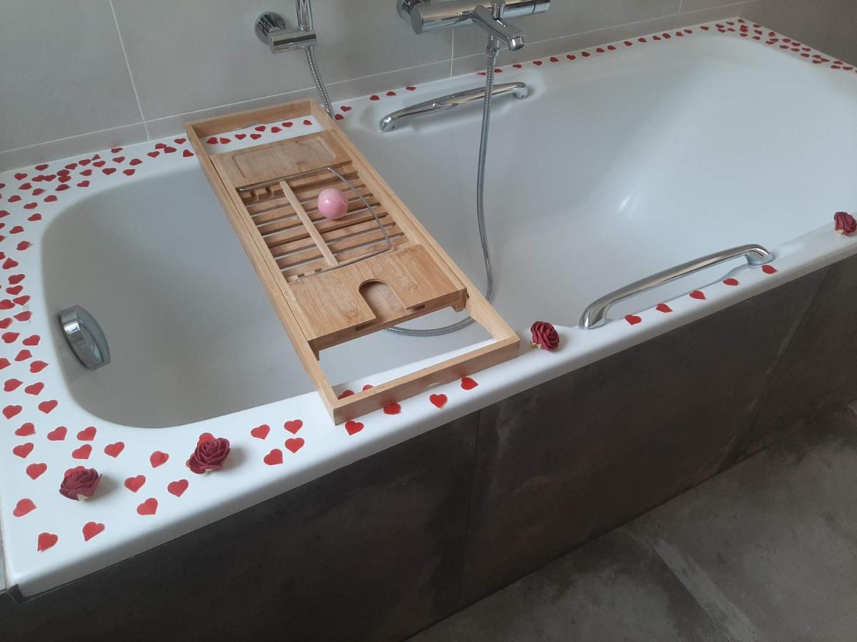 Bed And Breakfast Hans En Gridje Breda Bagian luar foto
